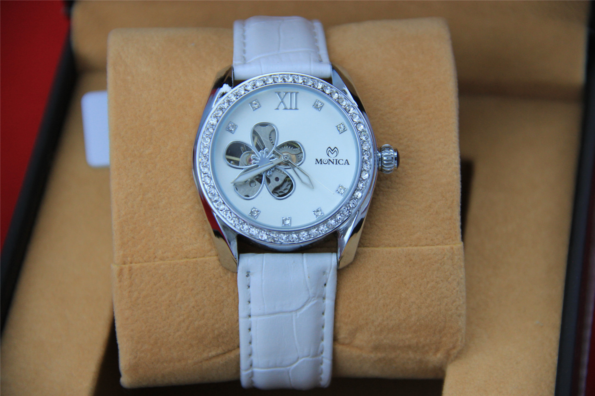 广东广州正品莫妮卡女士全自动机械手表防水皮带镂空休闲女表厂家直销