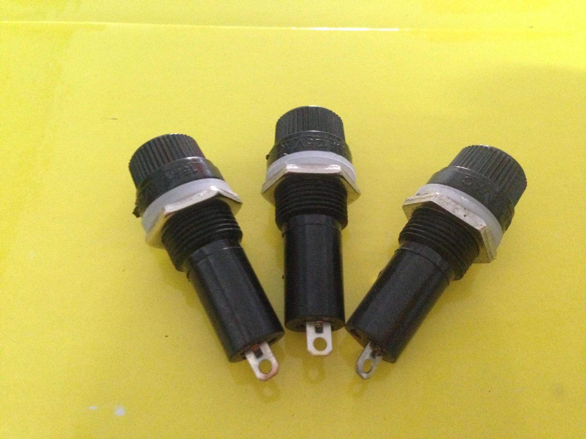 厂家低价 保险丝座 电子保险座