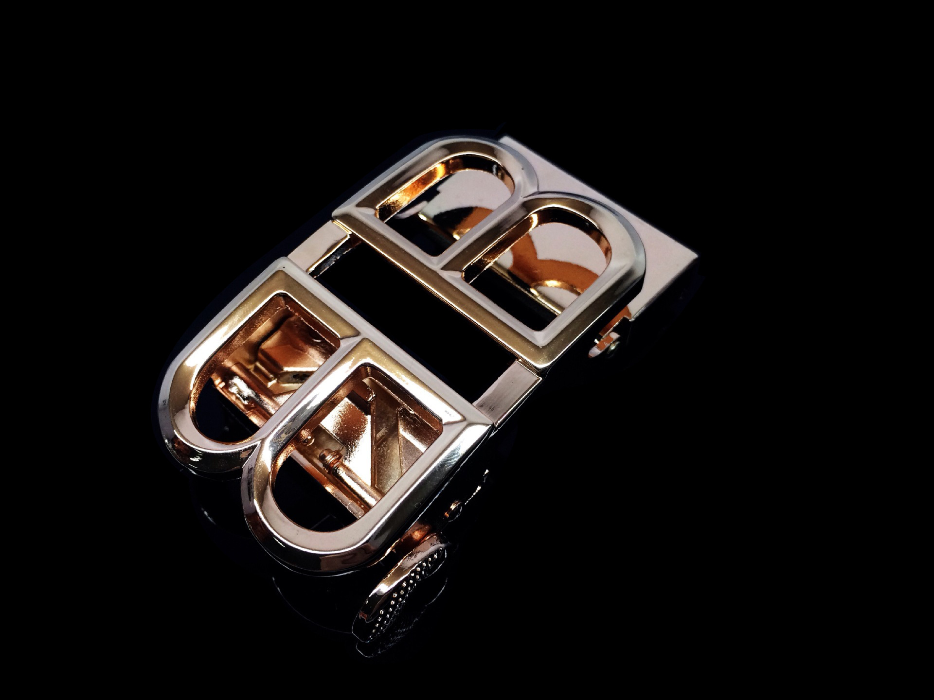 双b品牌字母自动扣头 广东厂家直销腰带扣头 弹簧磁铁结构自动扣t