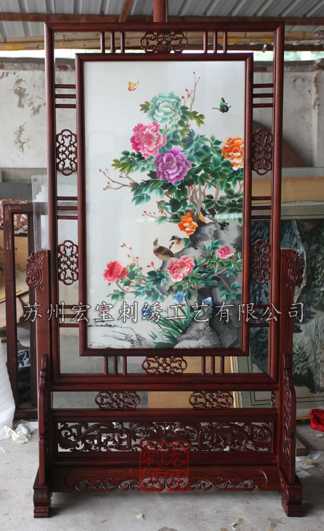 精品双面绣花鸟红木玄关屏风欣赏