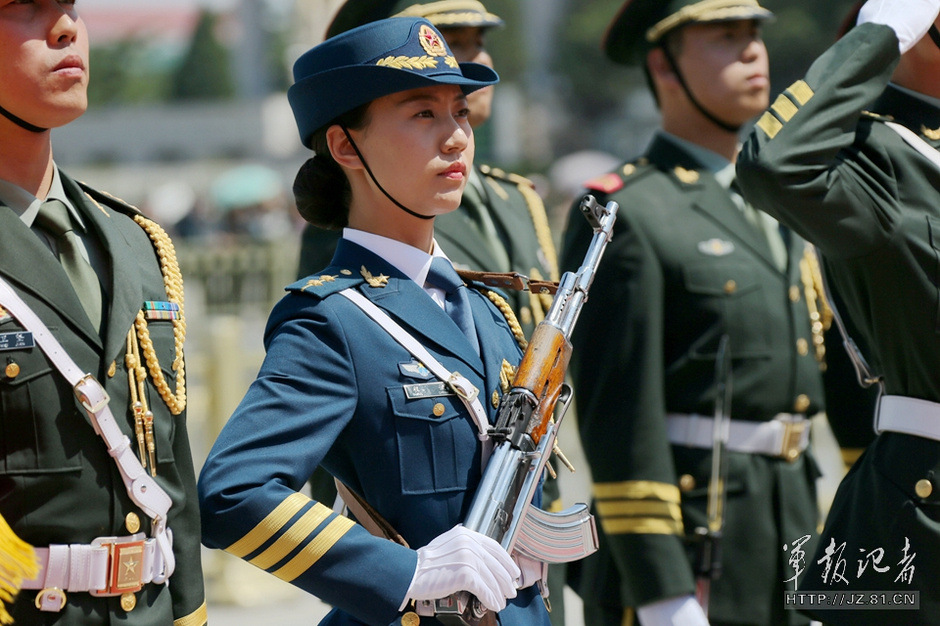 2010年三軍儀仗隊首次成建制走出國門參加墨西哥獨立200週年慶典,參加