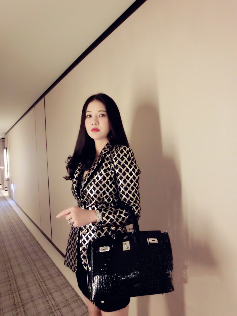 秋冬装 明星同款刘钰懿纺 呛口小辣椒 奢迷型格修身外套 现货