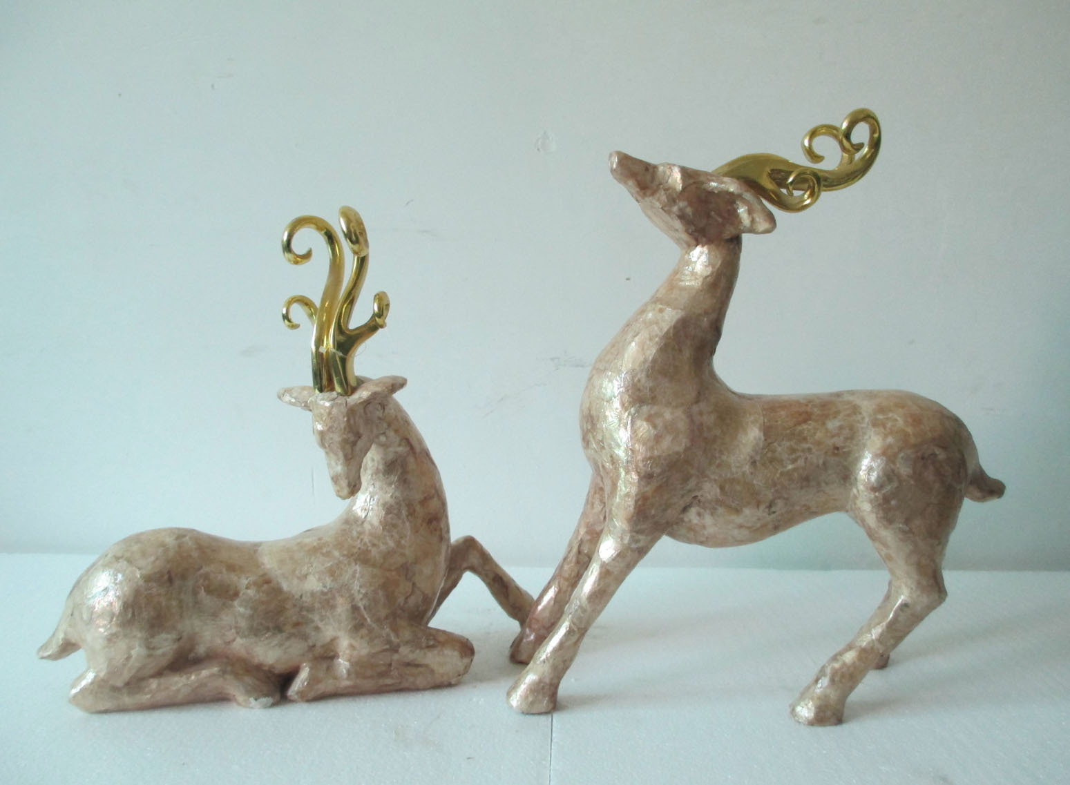 批发定制欧式创意树脂工艺品出口家居一对鹿贴贝壳动物摆件