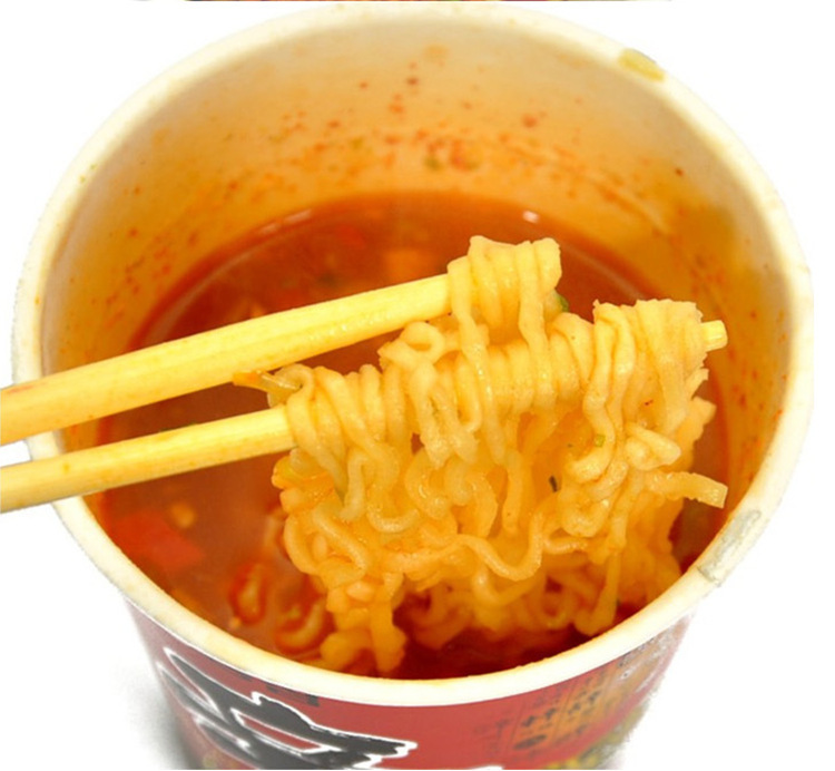 韩国进口农心辛拉面 小碗方便面 香菇牛肉小杯面 65g一箱30罐