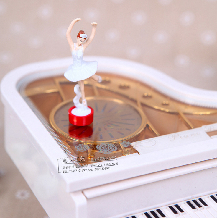 创意情人节礼物精品钢琴小号跳舞人天空之城芭蕾女孩八音音乐盒