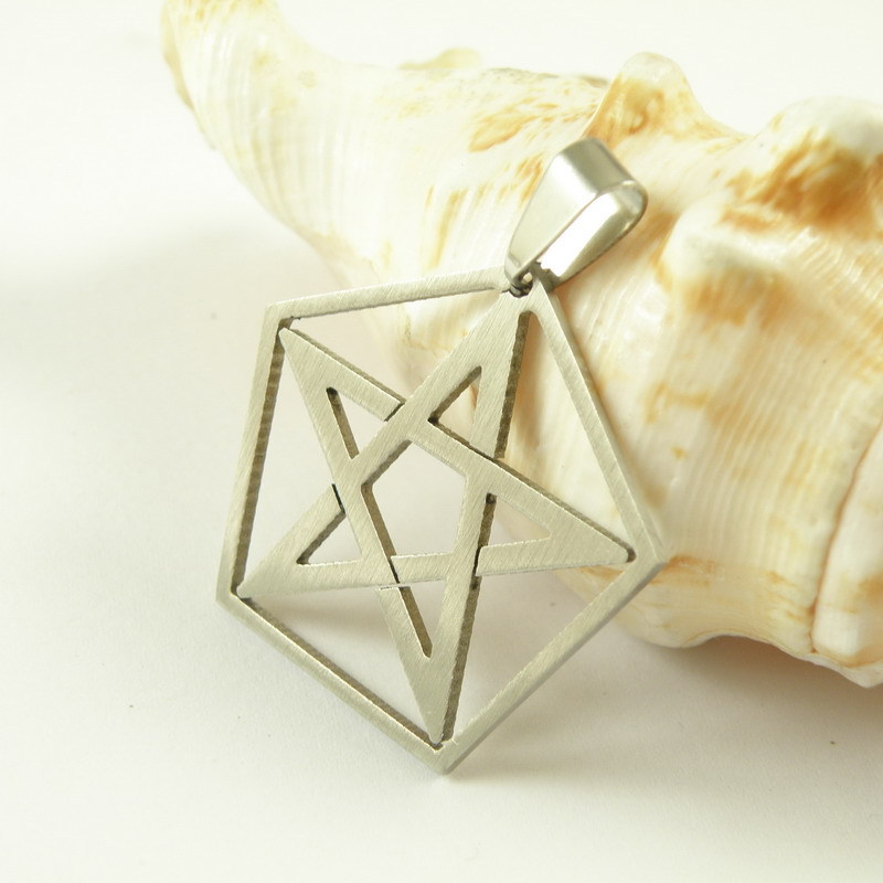 钛钢五角星吊坠批发不锈钢简约五角星项坠 五边形边框项坠货源价