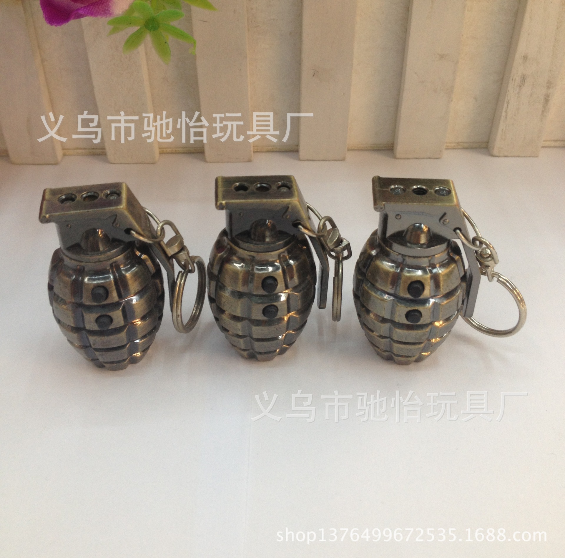 厂家直销 迷你多功能手雷弹激光/led灯