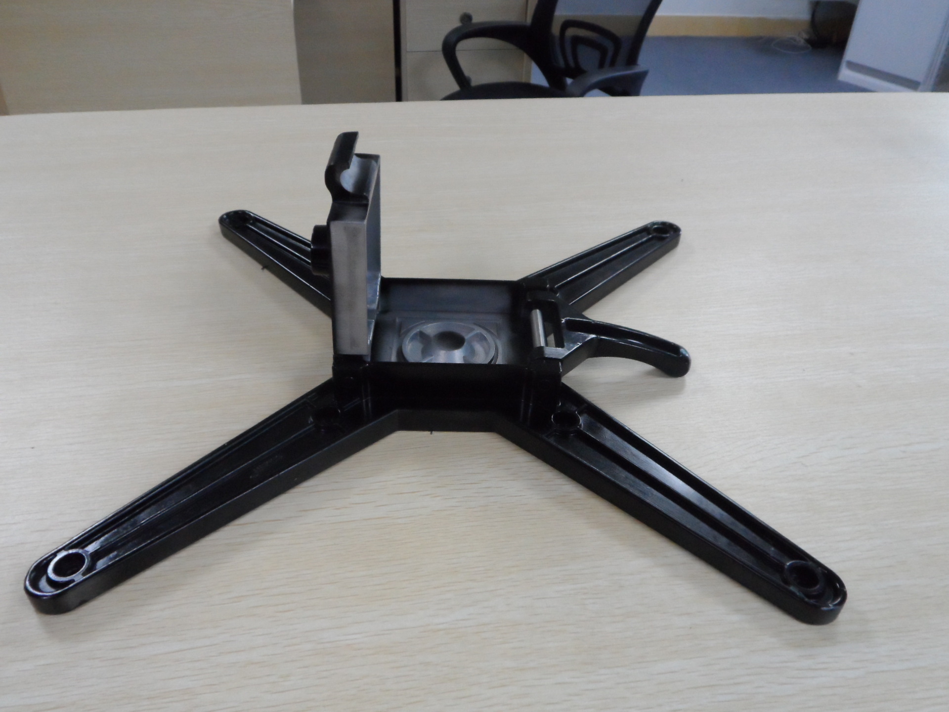 厂家供应新款餐厅餐桌一体铝合金喷粉银色折叠器 折叠桌五金配件