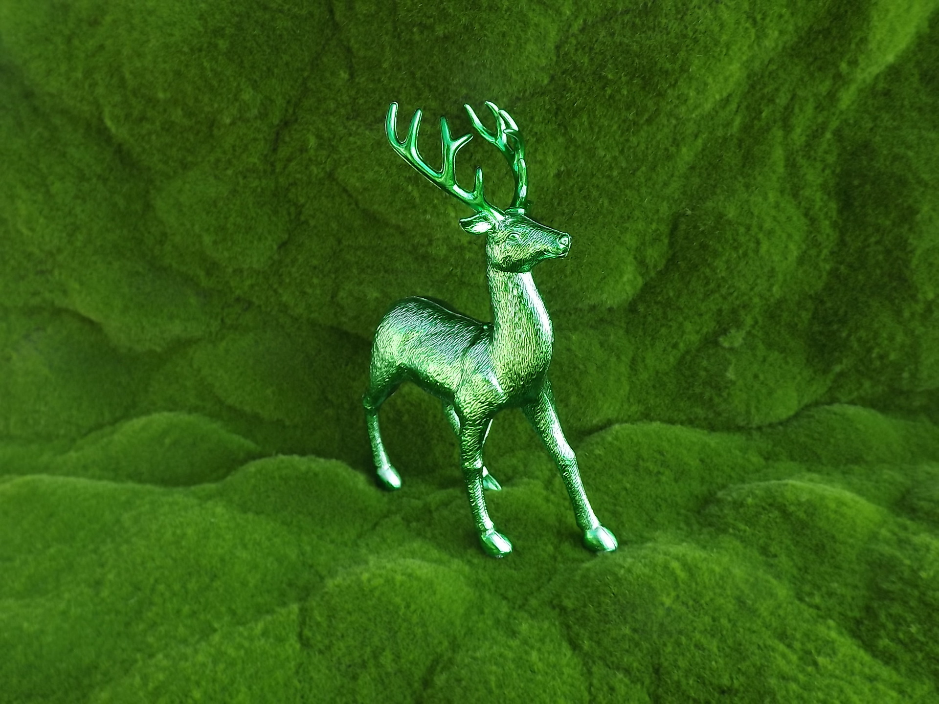 &nbsp;电镀绿色仰头鹿