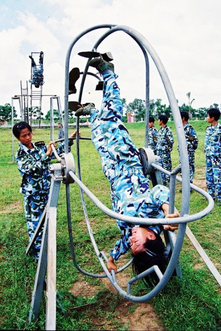 【厂家直销供应】专业军训体能训练 抗晕眩 单双人 转轮 滚轮