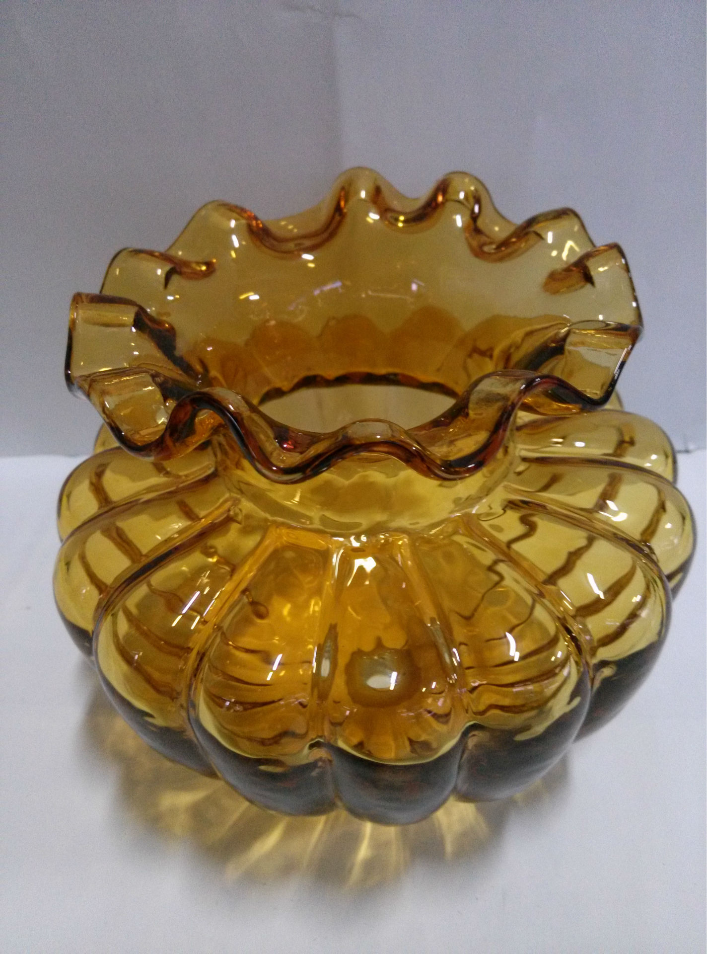 人工吹制 厂家直销现代时尚欧式刻花玻璃花瓶灯罩 装饰摆件工艺品