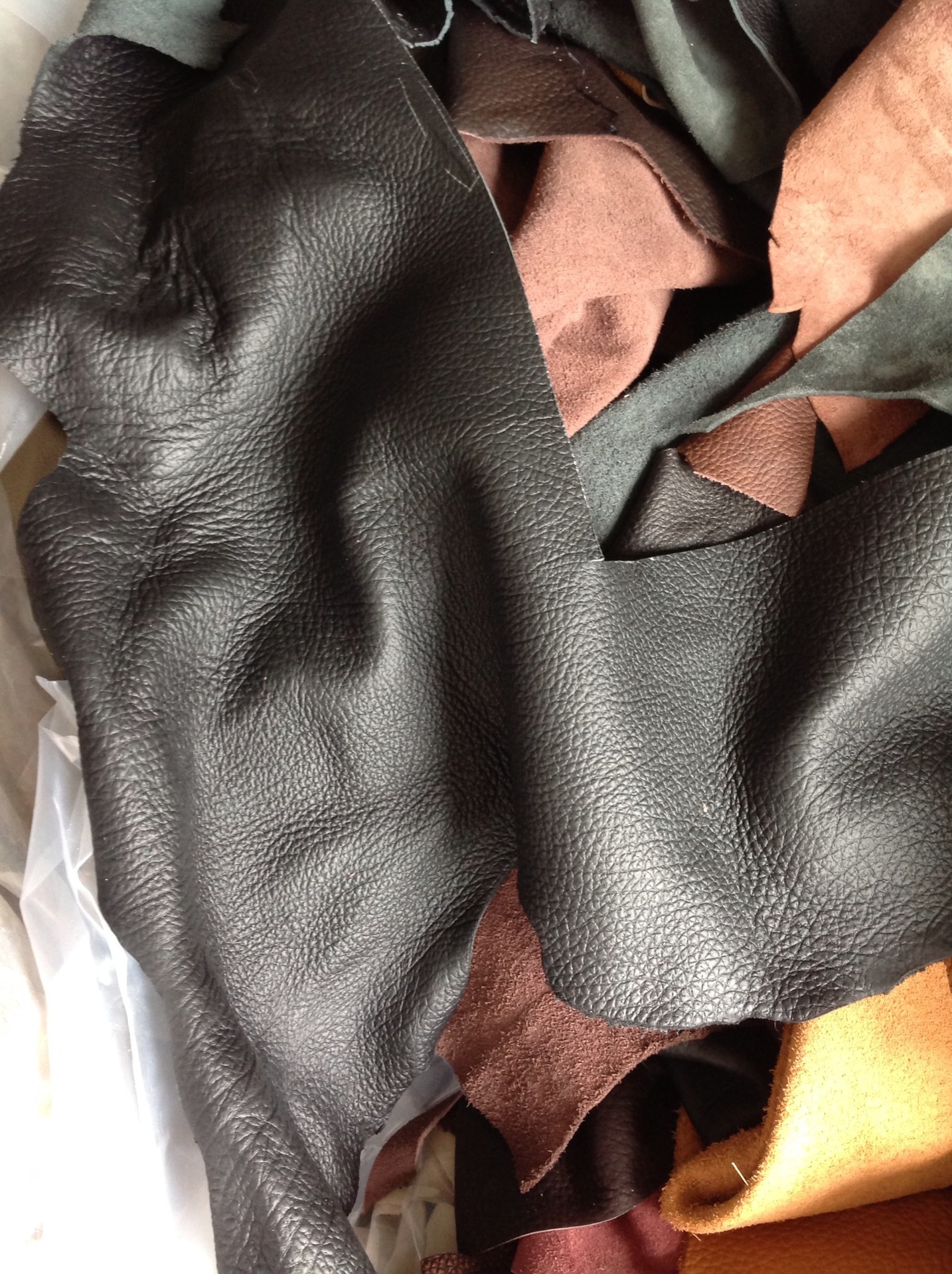 意大利进口家私皮碎皮 现货 每袋一色 全掌以上