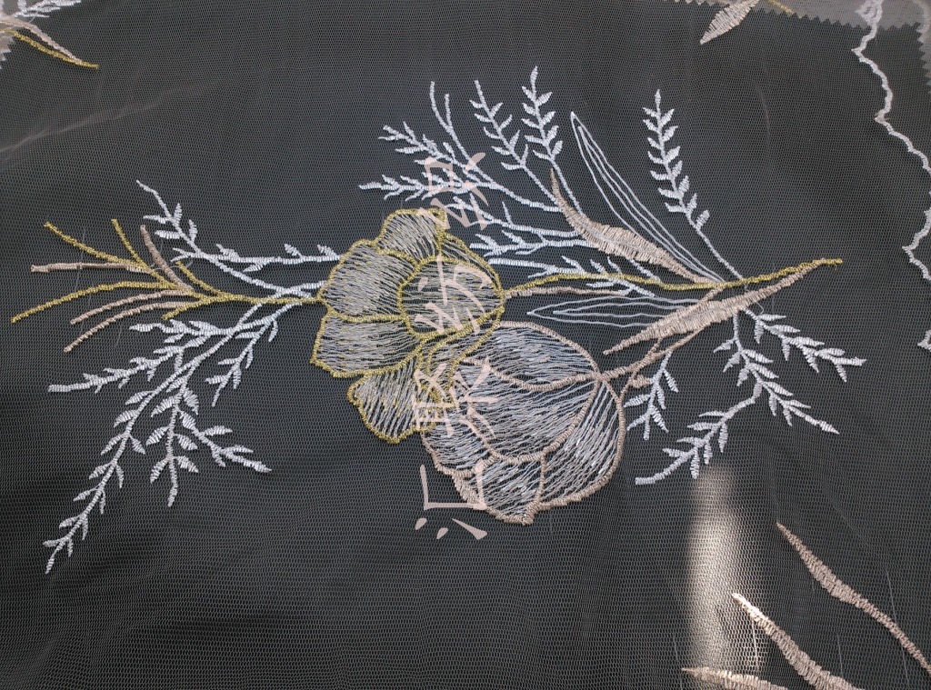 网布刺绣 平绣金线绣花 窗纱绣花 电脑绣花加工