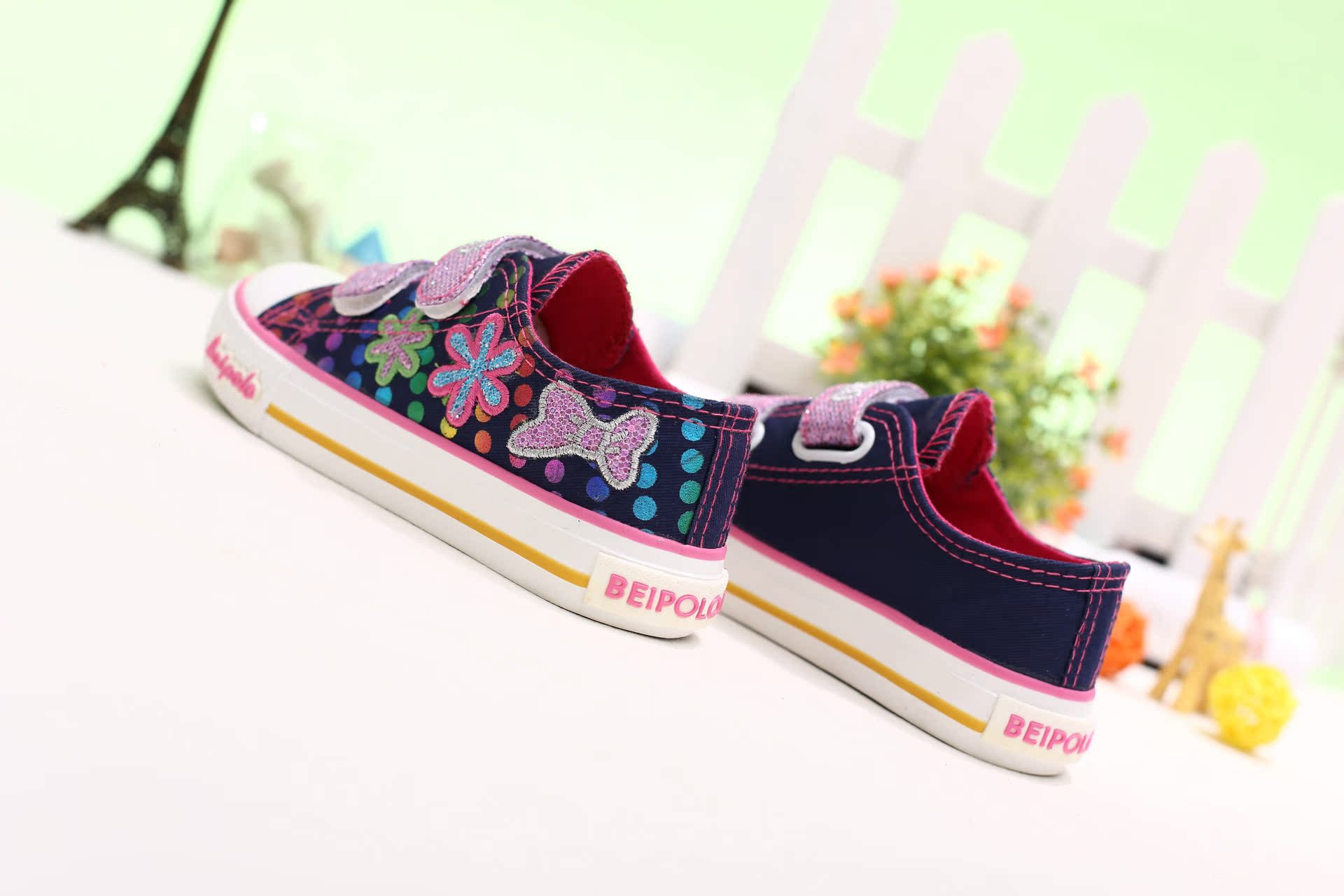 江苏贝贝 秋款拼色刺绣花朵 时尚儿童低帮帆布鞋
