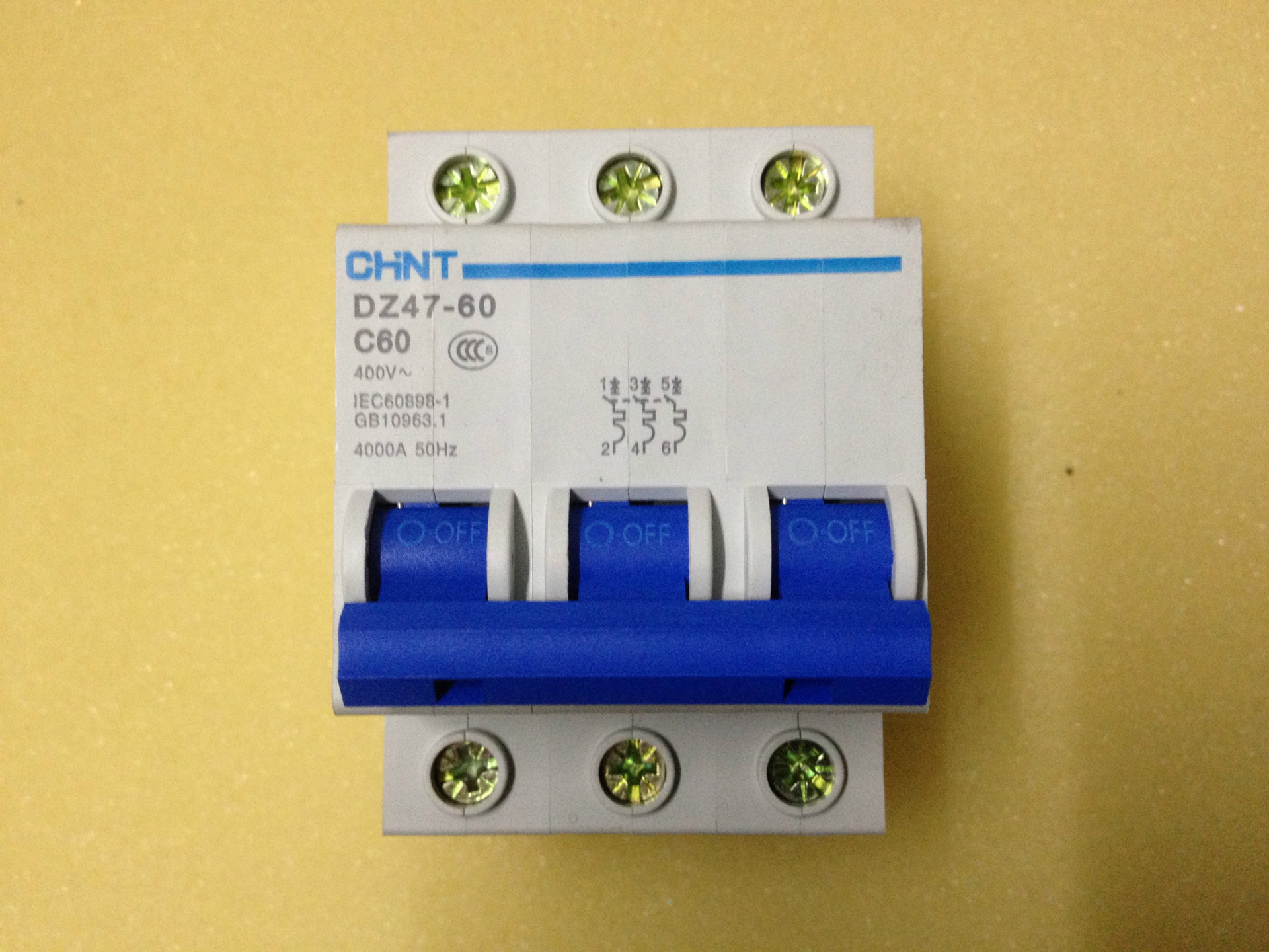 正泰空气开关dz47