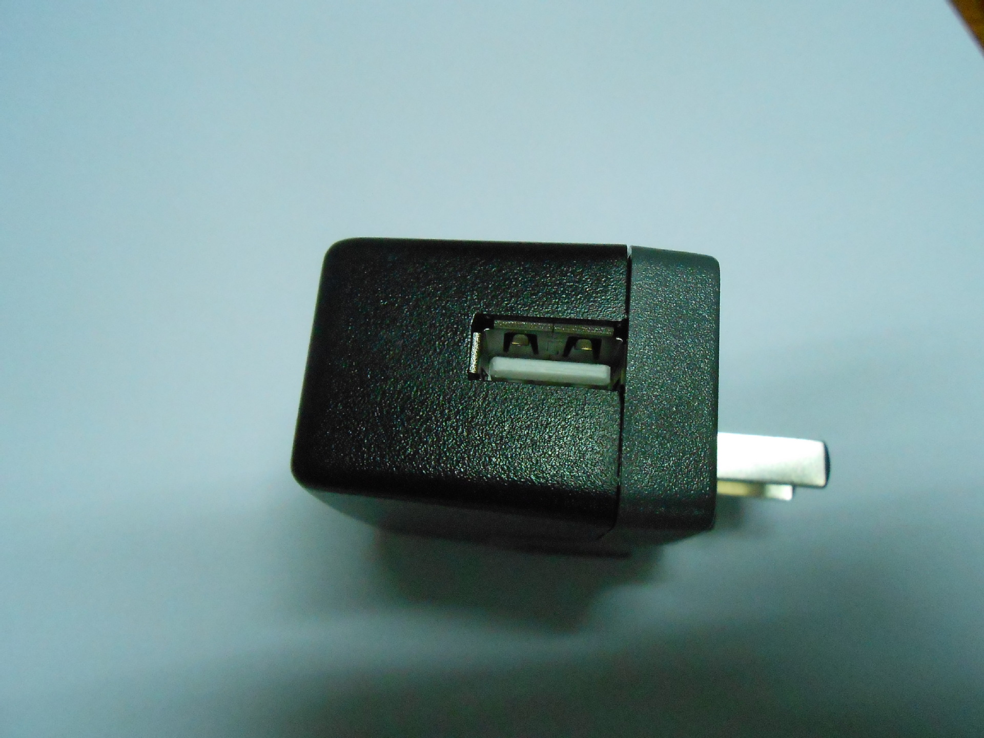 厂家供应 5v 1a开关电源适配器 插墙式充电器 质量保证