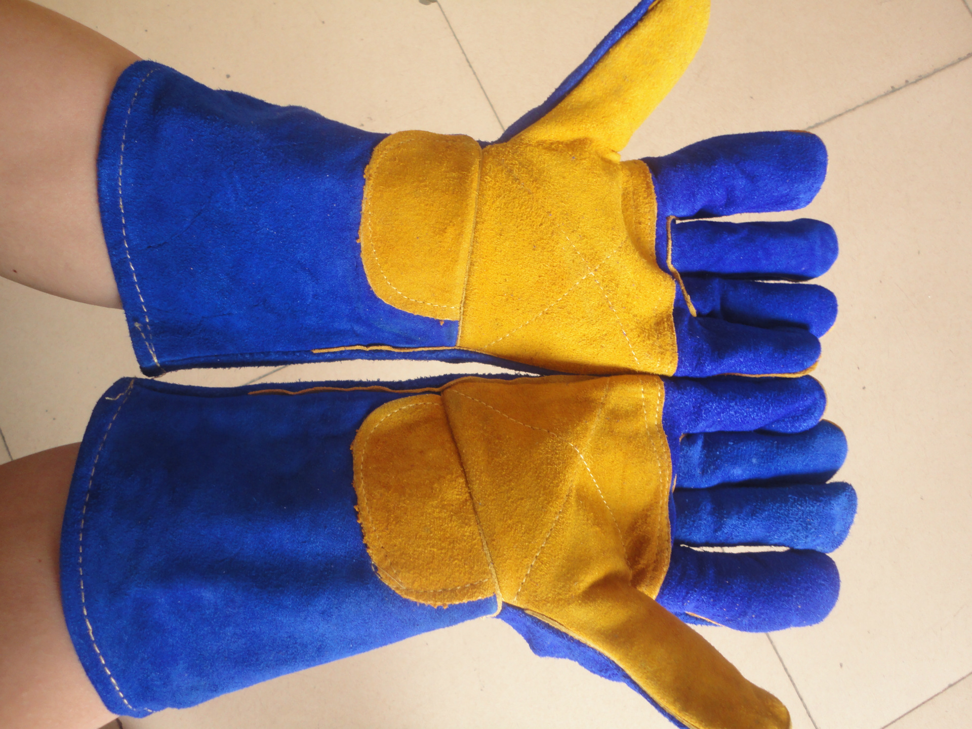 牛二层电焊皮手套焊接隔热防烫机械耐磨劳保批发