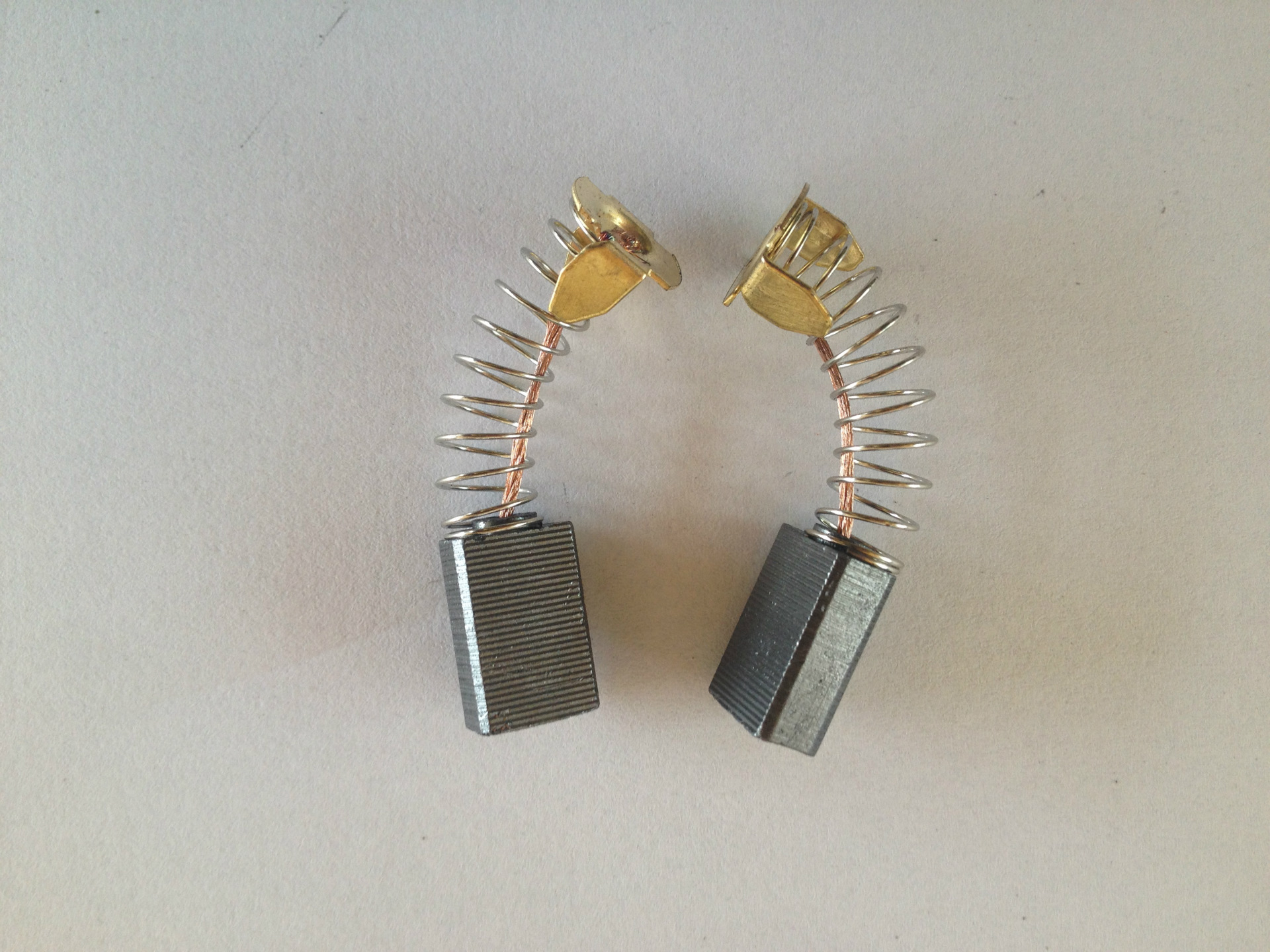 【新奥特厂家直销】103#碳刷103号碳刷 6*10*16 0810电镐用