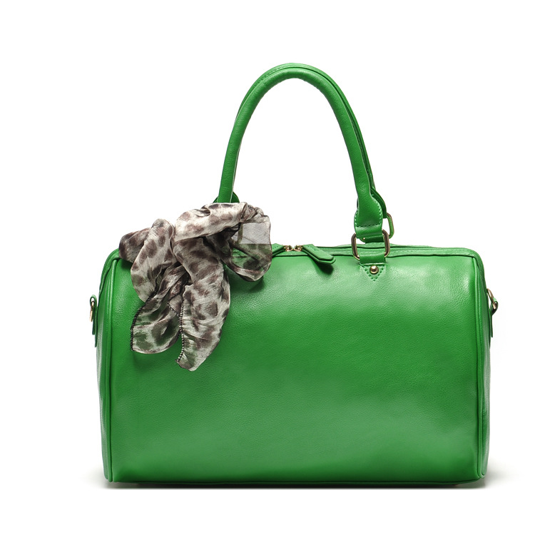 630g 货源类别:现货 材质:pu皮 箱包形状:枕头型 肩带根数:单根 开盖