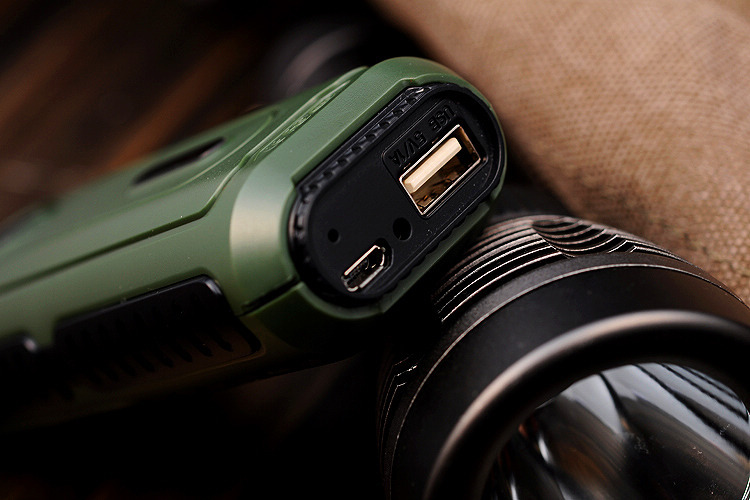 户外必备三防手机超强光手电筒老年人手机可插小卡大声音移动电源