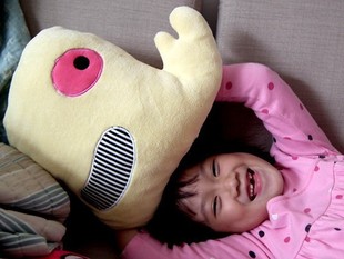 特价 日本原单 小资的爱 ~抽象造型大嘴鲸鱼 午睡枕/小靠垫