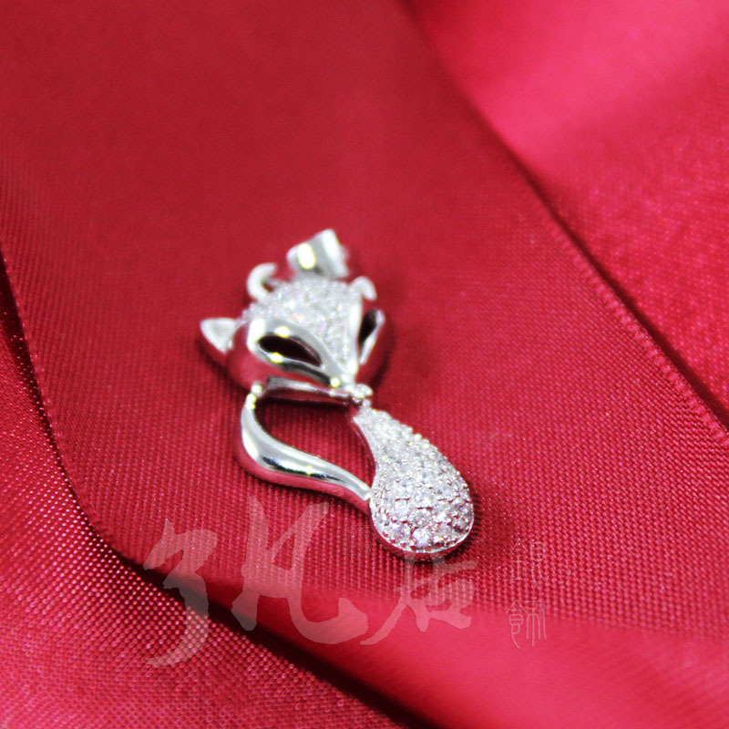 s925纯银吊坠 纯银镀铂金微镶钻石狐狸吊坠 锁骨链项坠