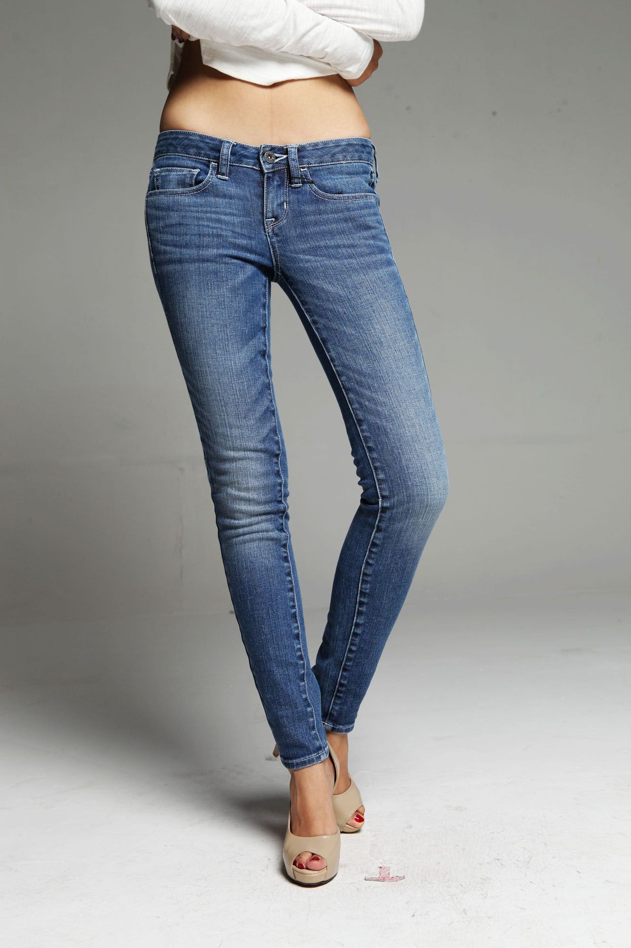 欧美绣花窄脚牛仔长裤春款牛仔裤小脚裤