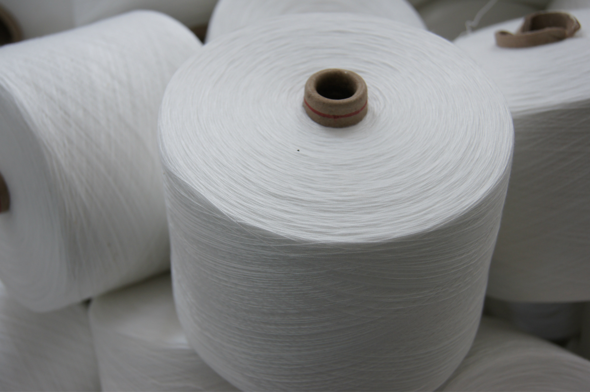 缝纫线衬衫线t恤线纱线 45s/2纯涤纶纱常用纱线