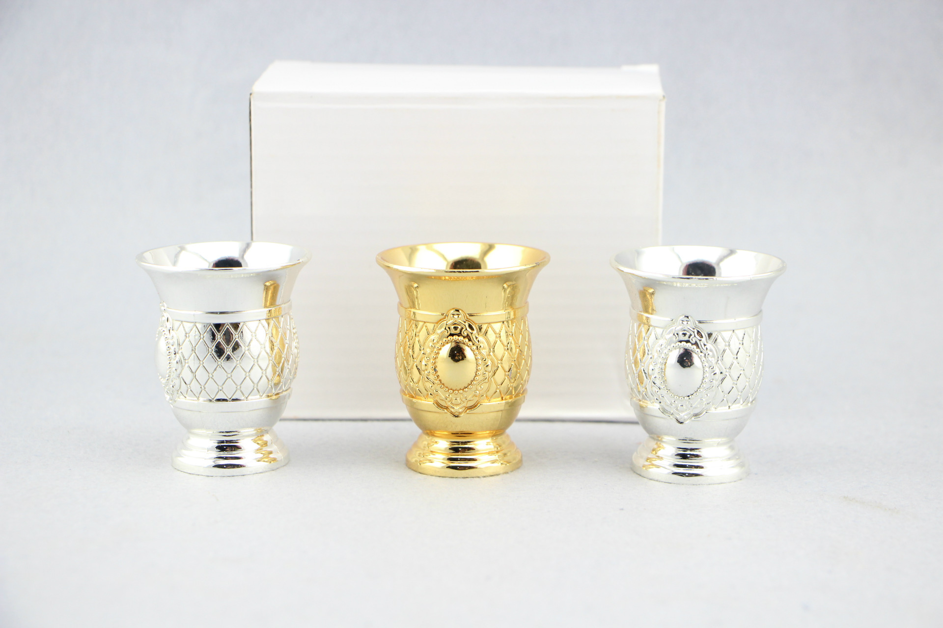 内蒙古通辽批发供应蒙古工艺酒具酒杯 合金餐具 民族特色礼品详情