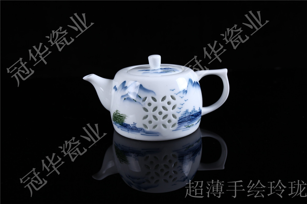 冠华瓷业成立于2007年,实际经营年限已有10余年,前身为德化新东鹏茶具