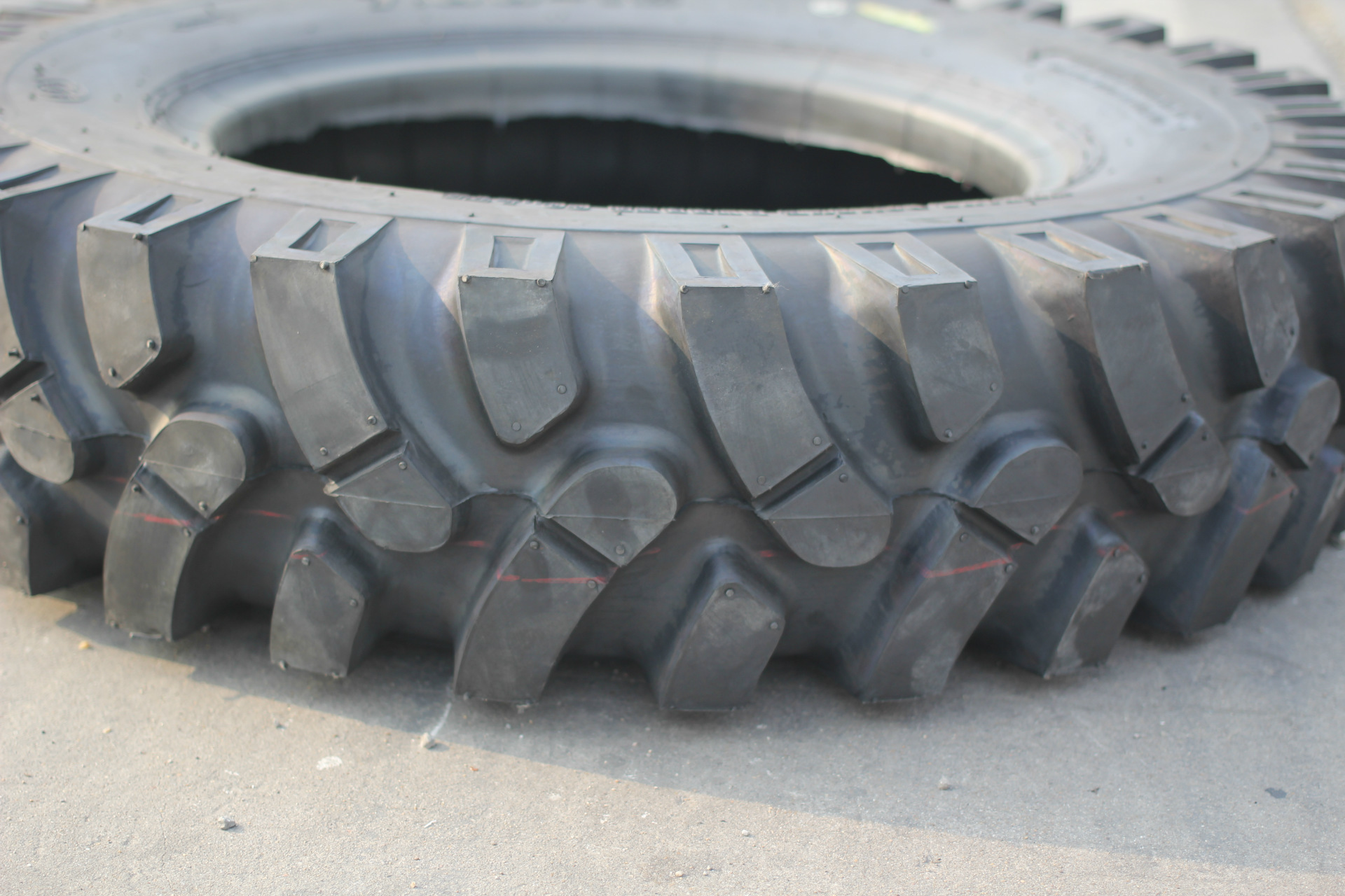 厂家直销亚泰牌农用车轮胎650-16山地农用三轮车轮胎质量保证