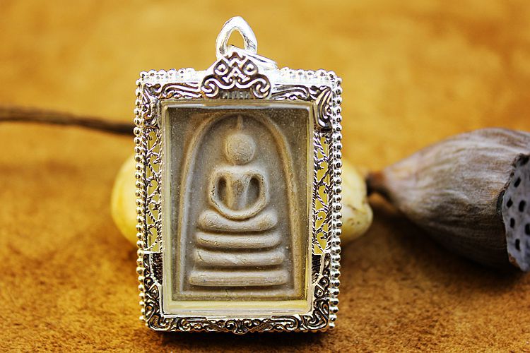 龙婆培 2539 九喷崇迪佛牌 泰国佛牌代请蝴蝶牌掩面佛四面神