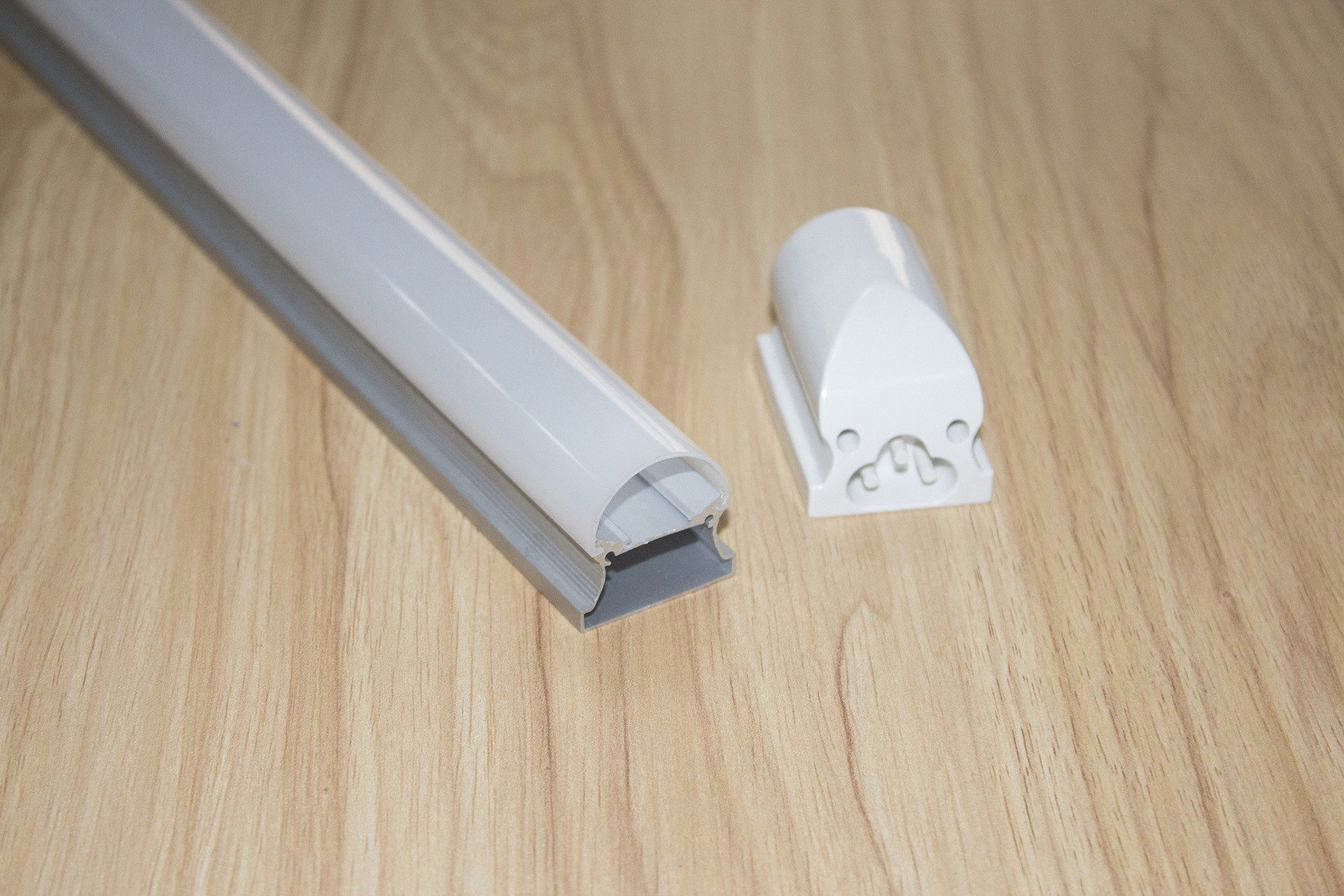 供应各种t5/t8灯管灯罩