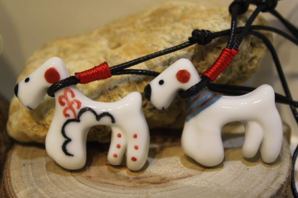 现货批发景德镇陶瓷手绘项坠 陶瓷小马驹手绘陶瓷工艺挂饰批发