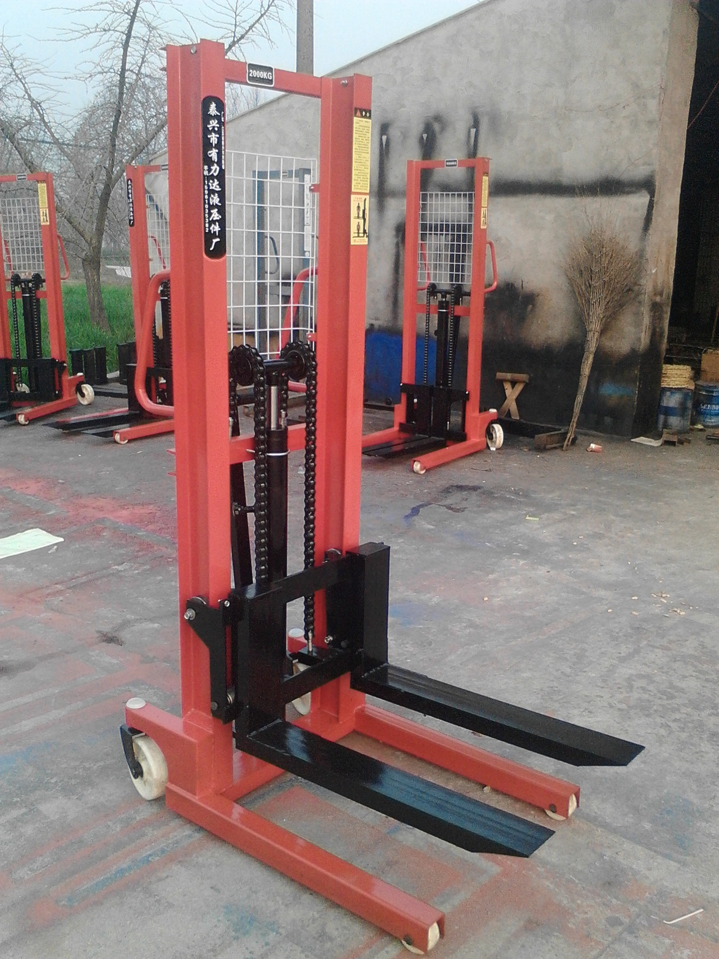 厂家直销有力达2吨手动液压升降叉车,升高装卸车, 电动堆高车