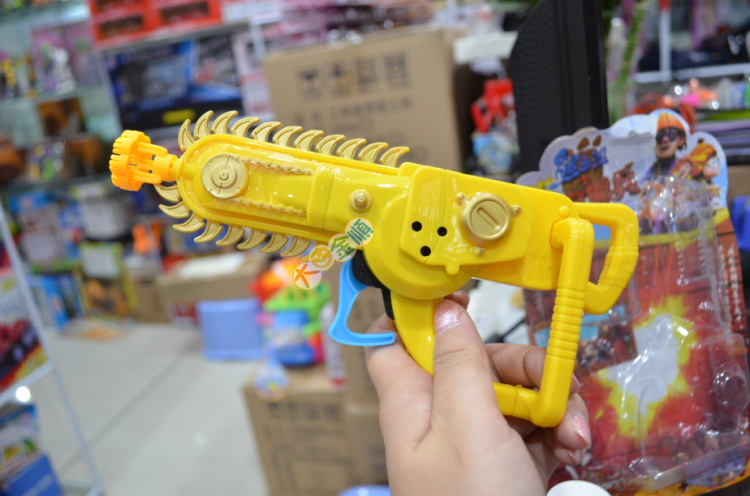 2014最新 熊出没泡泡枪 光头强电锯 吹泡泡玩具