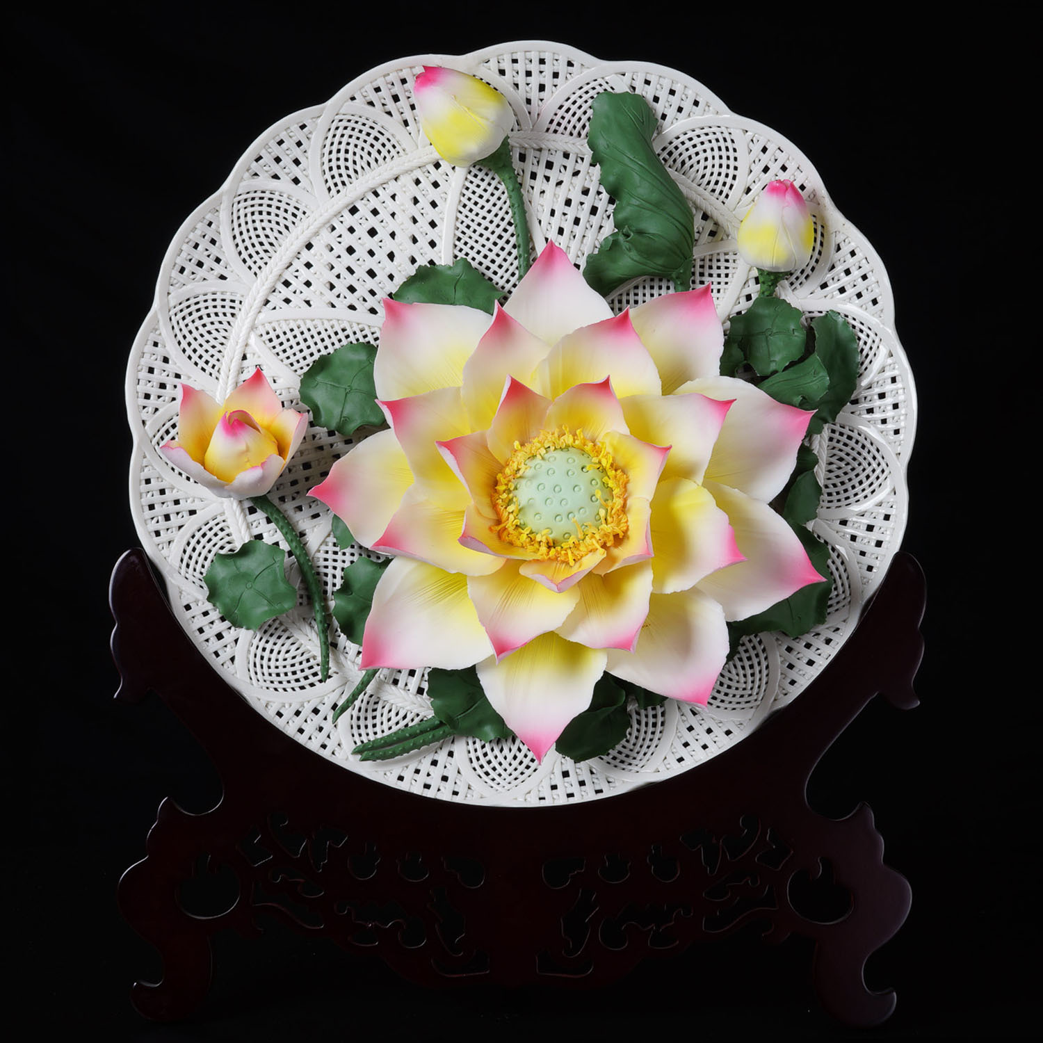 莲花陶瓷装饰盘 家居创意礼品摆件 瓷器工艺品 商务礼品荷花挂盘