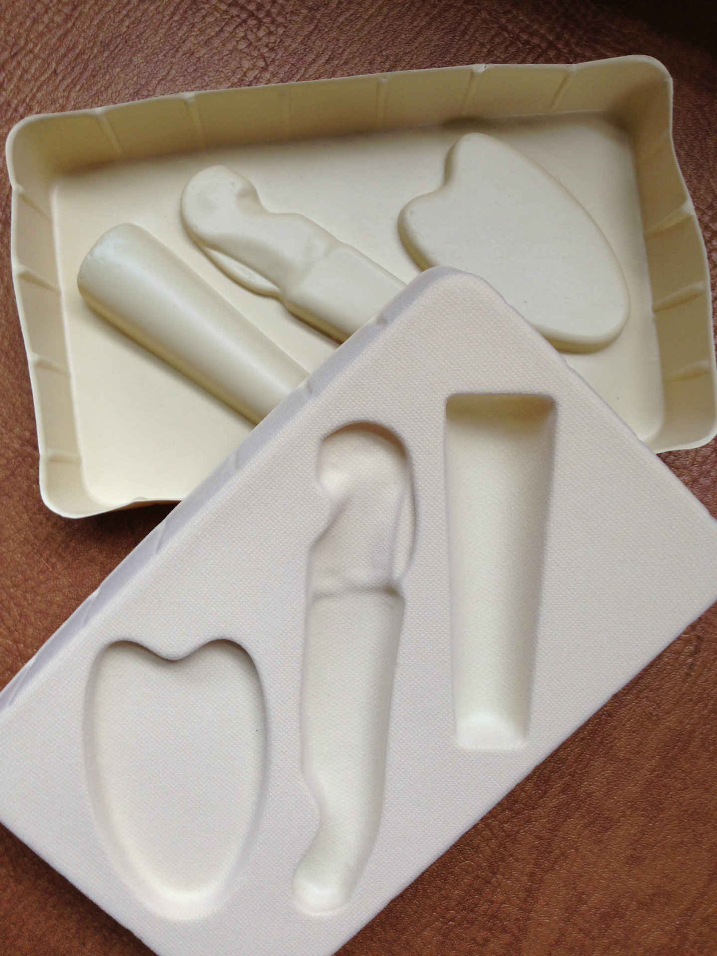 酒具植绒压纹吸塑