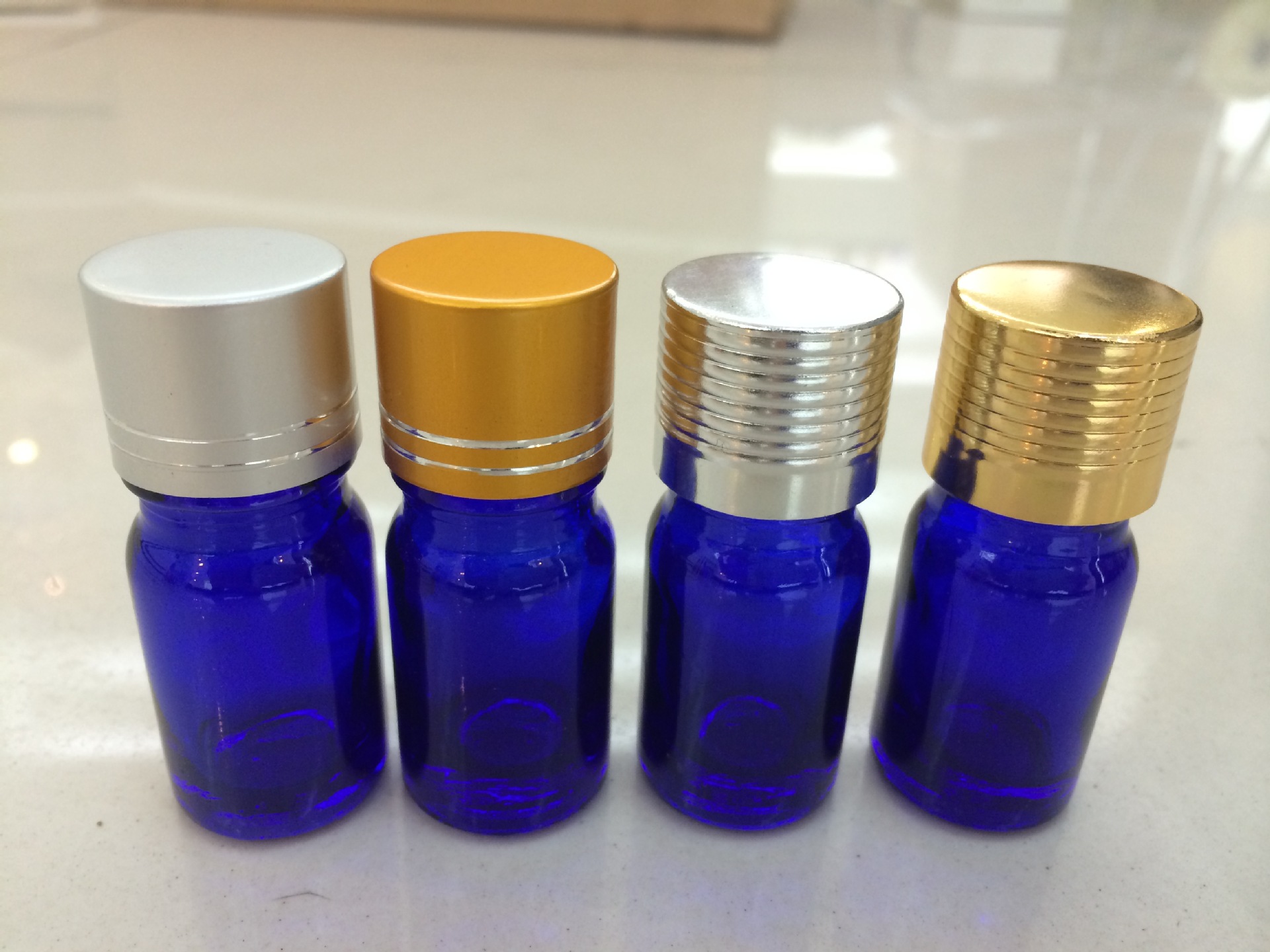 现货供应国企药玻yb出品 5毫升蓝色精油瓶 便携迷你精油瓶子
