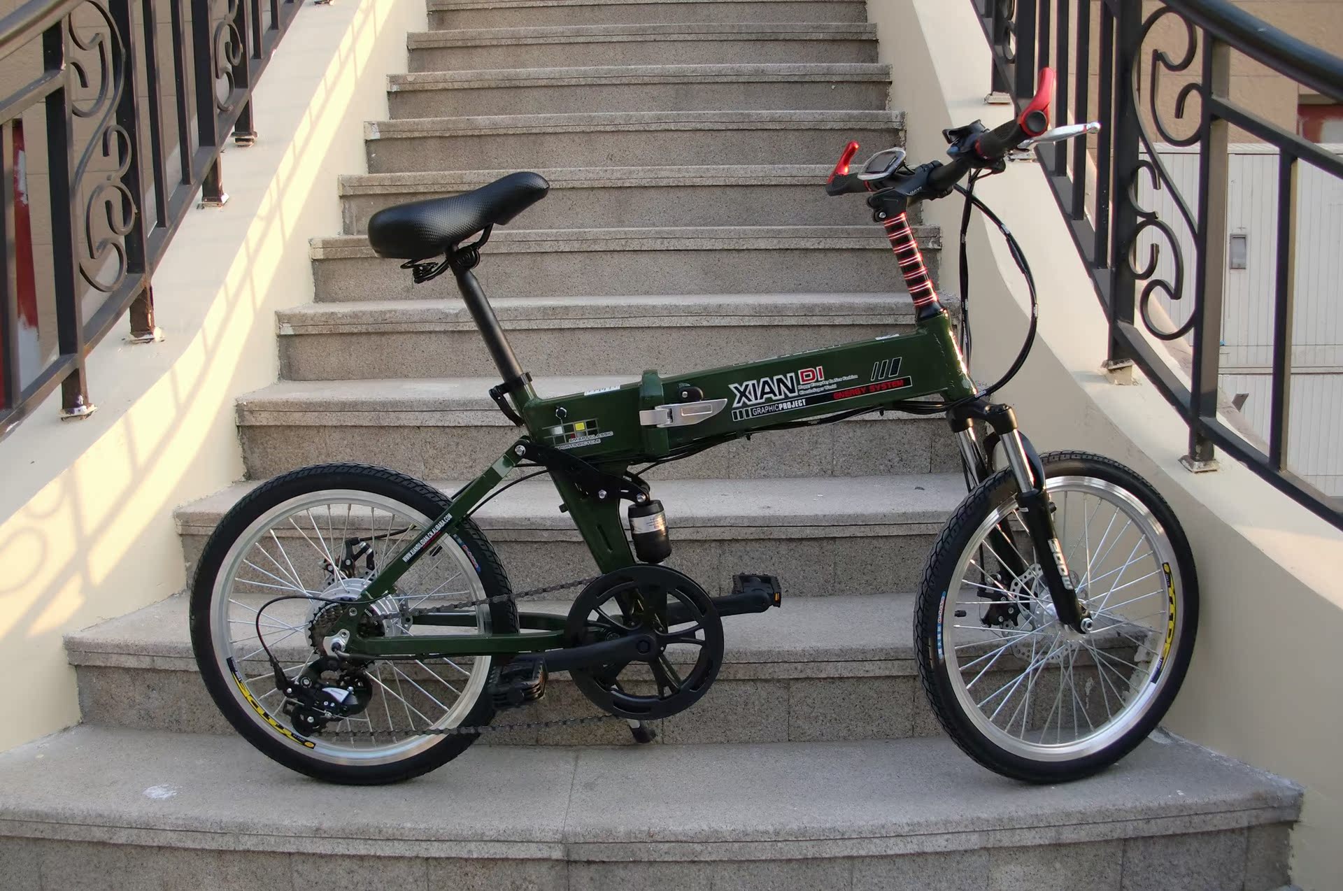 26寸路虎36v内隐藏折叠铝合金山地一体轮电动自行车