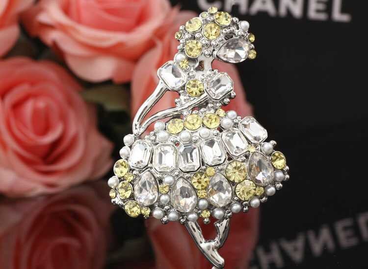 【秋冬m*umiu新款 芭蕾舞女孩水晶珍珠胸针】秋冬m*umiu新款 芭蕾舞女