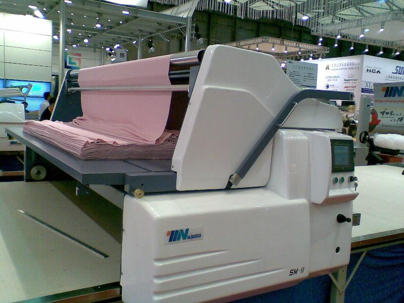 高效伺服智能全自动铺布机 服装 家居用品等企业 和鹰拉布裁床