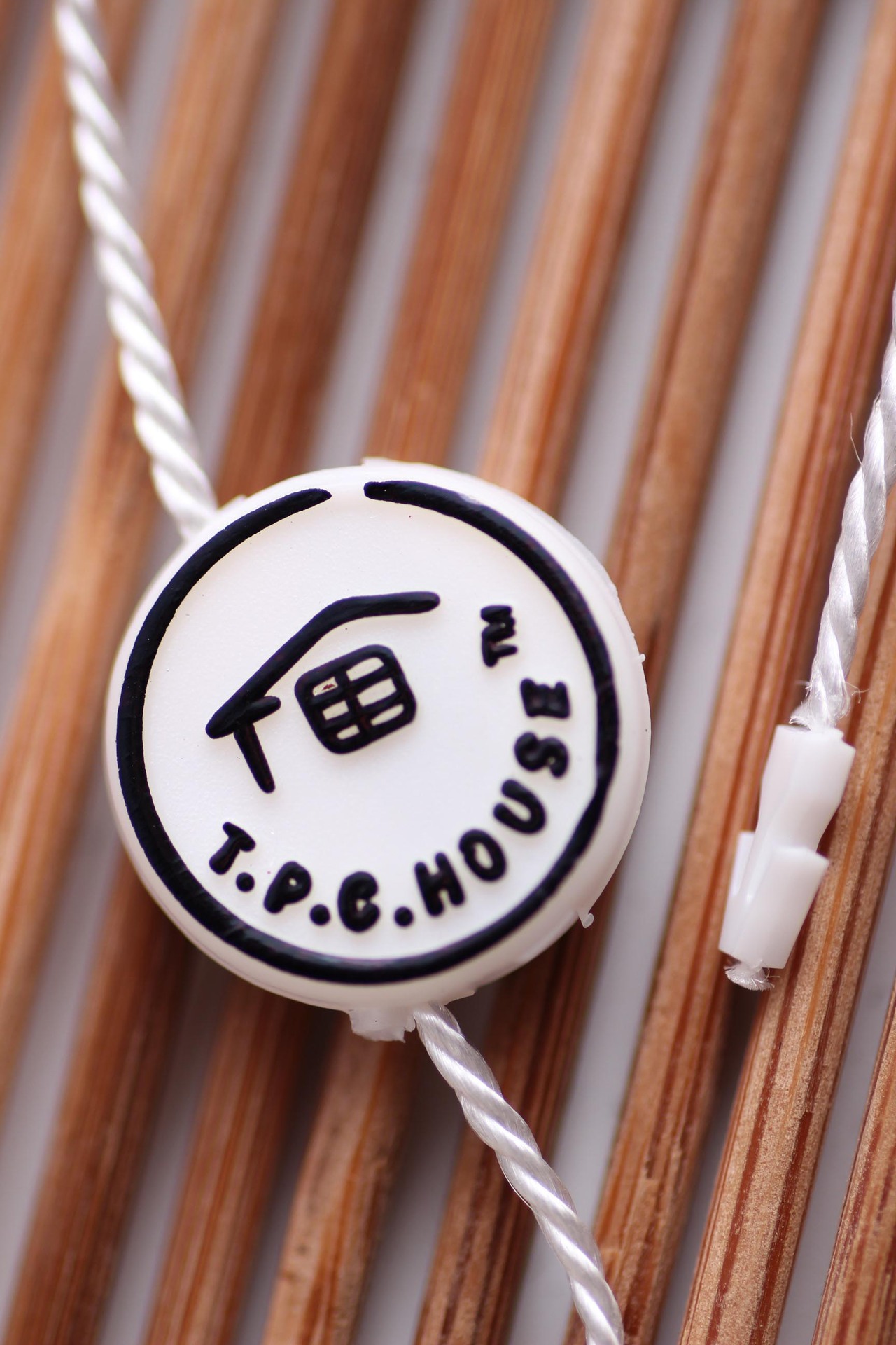 厂家批发 高档服装吊粒 定做烫金吊粒 塑料吊卡 现货吊粒 吊粒