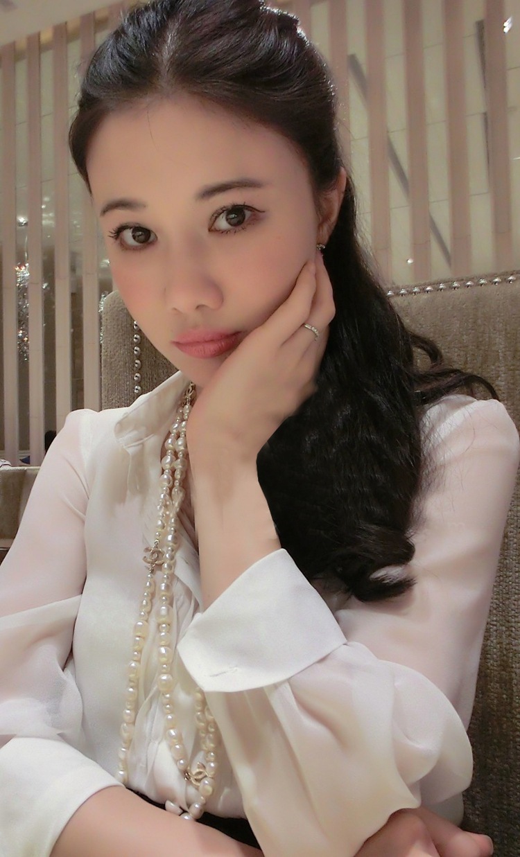 刘钰懿 2015春装新款气质白色真丝珍珠纽扣衬衣翻领长袖衬衫