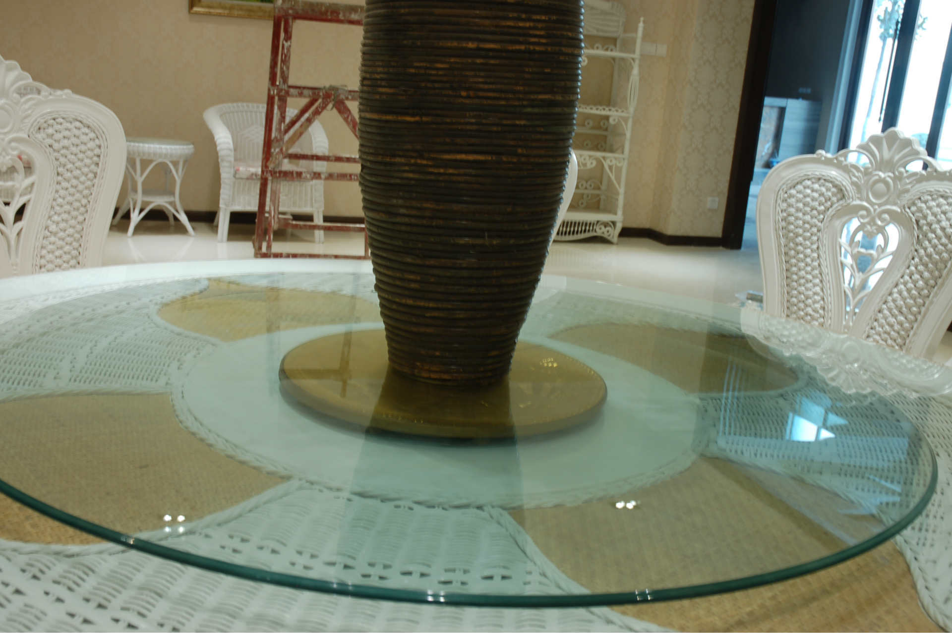 皇曼国贸 藤家具酒店饭店用圆桌椅套件旋转桌面白羊座盛宴