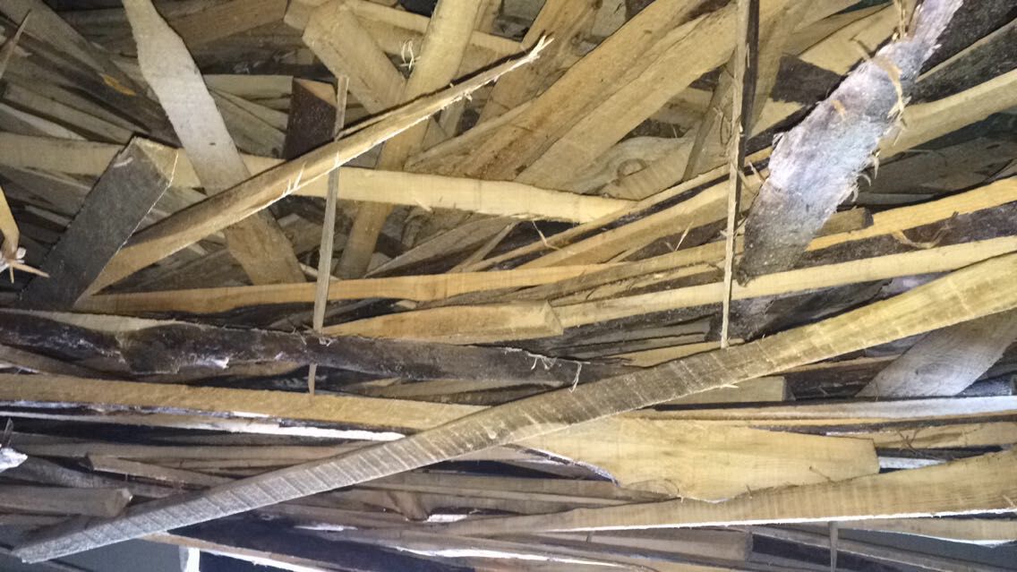 厂家供应大量低价木箱锯沫木材边角料 环保材料刨花木渣边角料