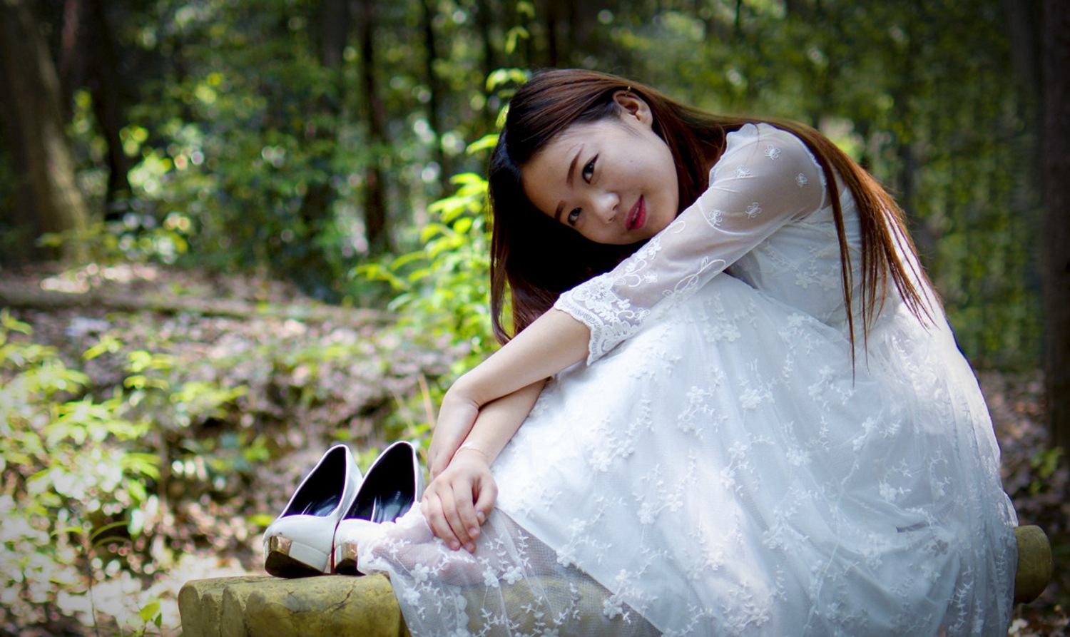 女友野外拍写真小搏全程相随