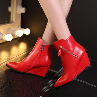 冬季红色坡跟鞋