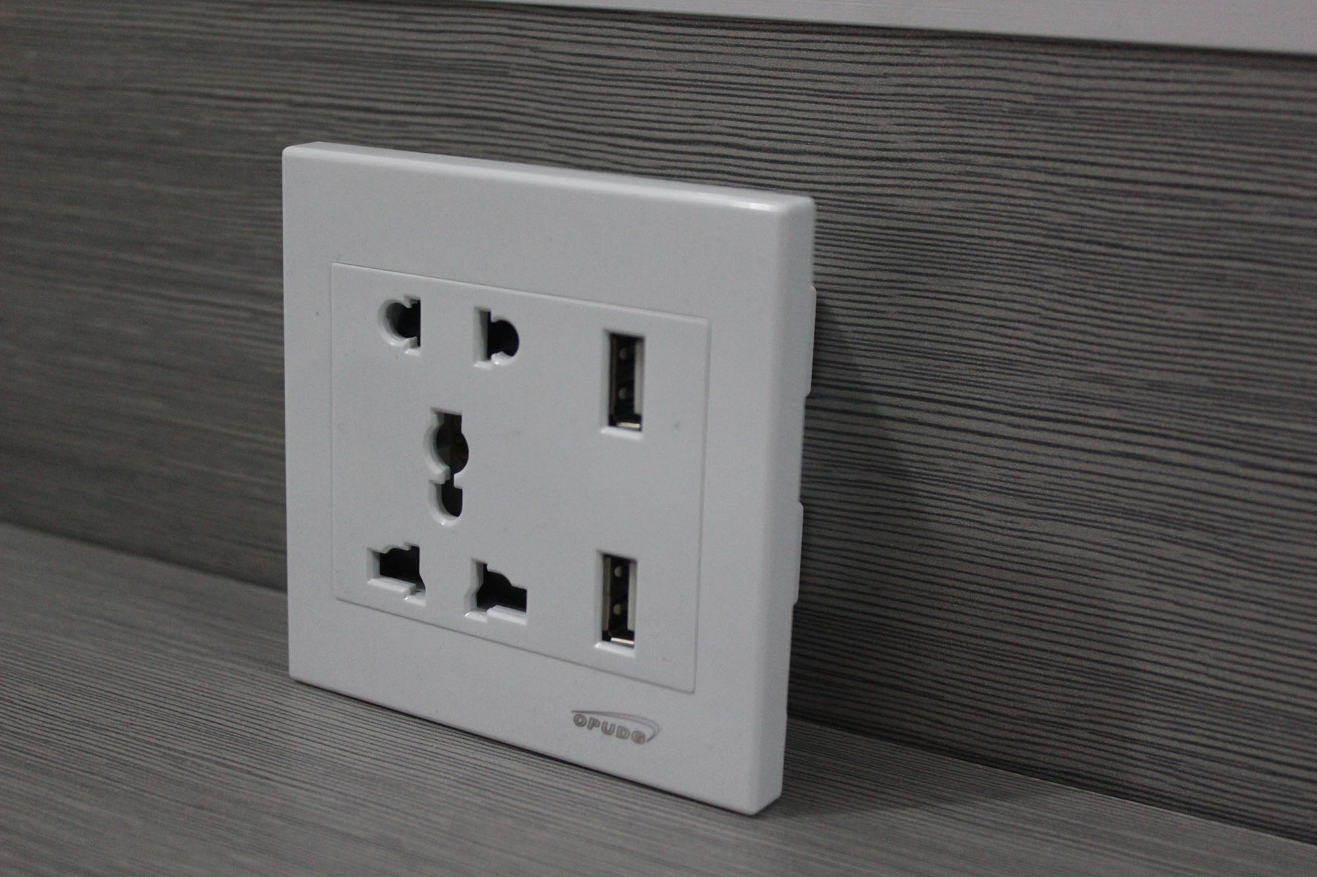 欧普电工opudg 墙壁开关插座 五孔带usb插座 双usb五孔插座