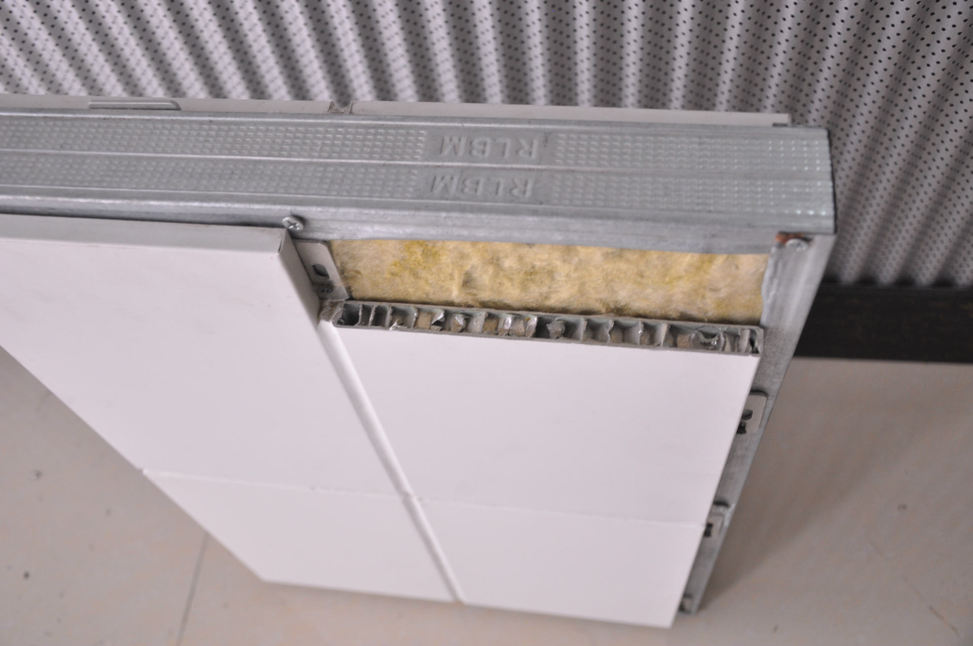 热销 全铝蜂窝结构复合夹心板,防火防潮,高强度,展台背景墙板